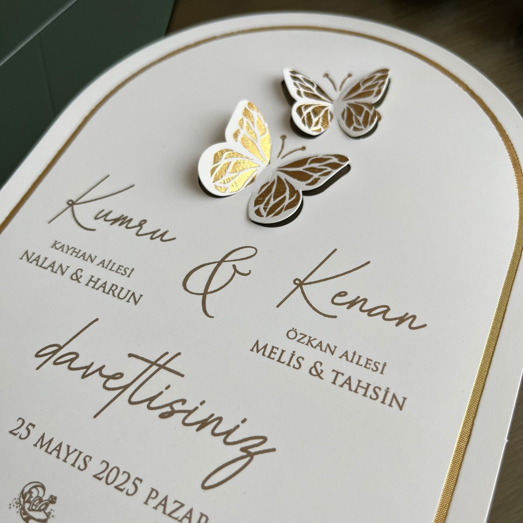 Personalized vs. Ready-Made Invitations: Which Is Right for You?