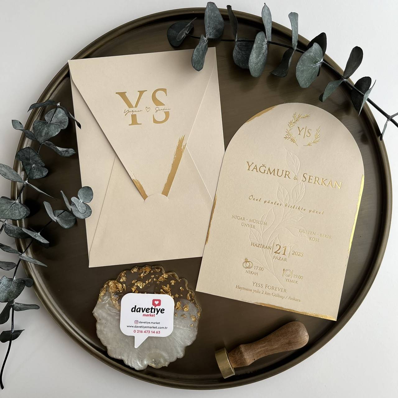 Modern Cream Arched Wedding Invitation with Gold Foil – Elegant & Minimal